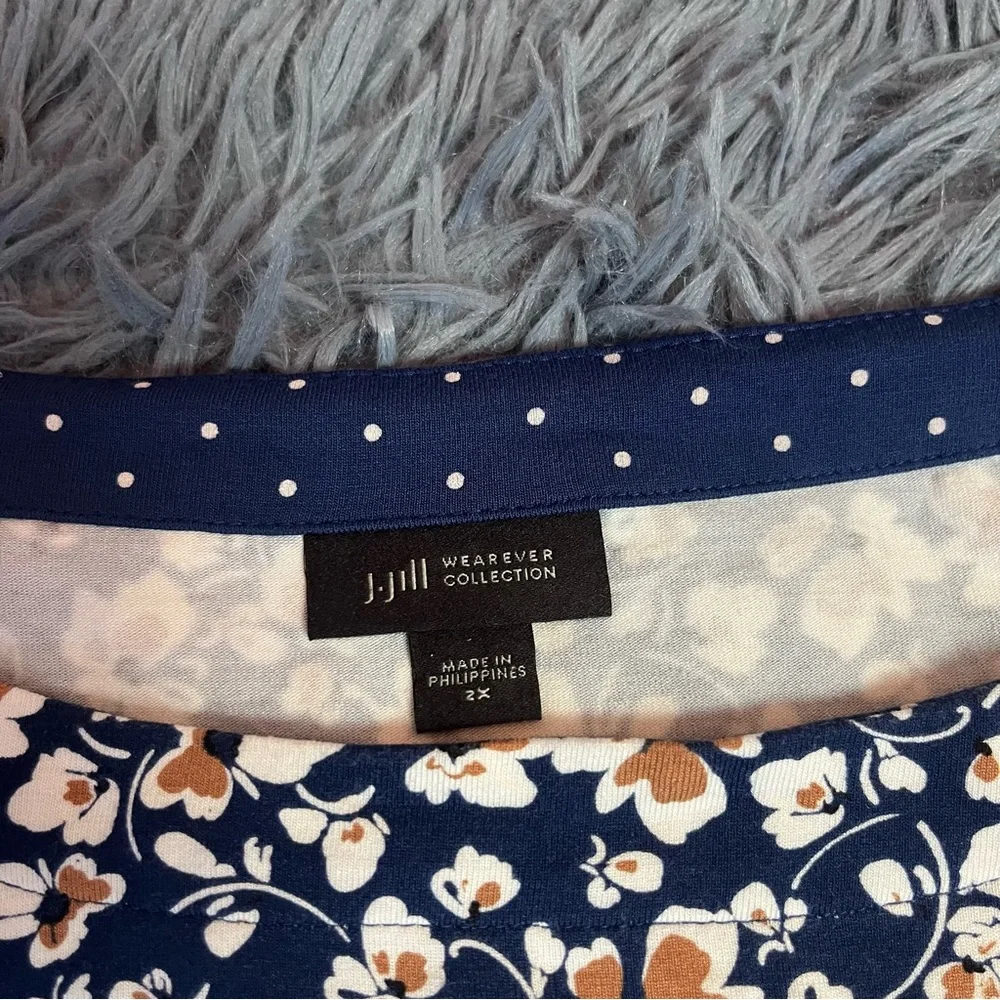 Floral Navy Women's Top - Picture 3 of 6